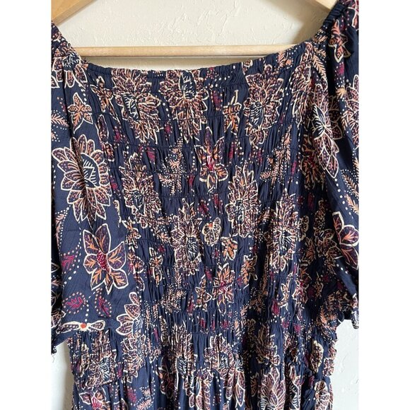 Angie 1X Gray V-Neck Smocked Peasant Top Ruffle Flutter Sleeve Blouse 100% Rayon - Picture 8 of 8